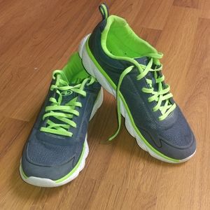 T-shoes, dress shoes